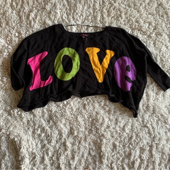 Betsey Johnson LOVE cropped sweater top OSFA - Picture 2 of 4